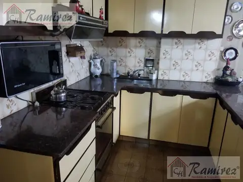 Casa 6 ambientes con 4 baños