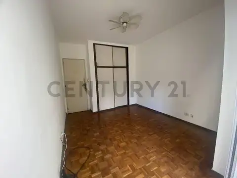 Venta depatamento 4 ambiente con Dependencia en Recoleta