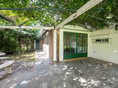 VENTA QUINTA CON GRAN TERRENO, EXCELENTE UBICACION