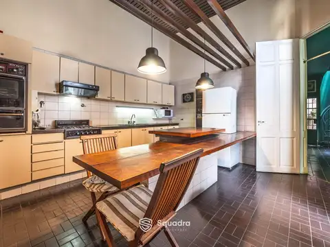 Casa 7 ambientes con 2 baños