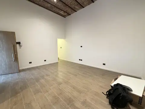 Catamarca al 2300 | Casa de Pasillo 2 Domitorios con parrillero y terraza