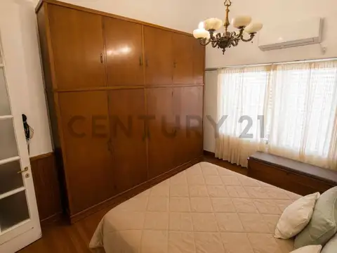 CASA EN VENTA LA PLATA 3 DORMITORIOS PATIO PARRILLA COCHERA