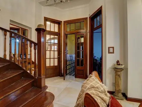 Casa 6 ambientes con 2 baños