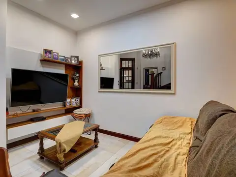 Venta Casa Flores de 6 ambientes  Quincho Terraza