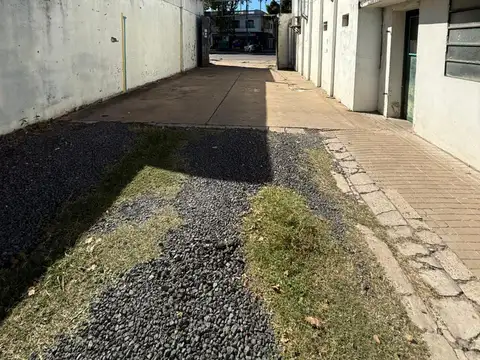 Galpon en Alquiler 51  mts Fondo