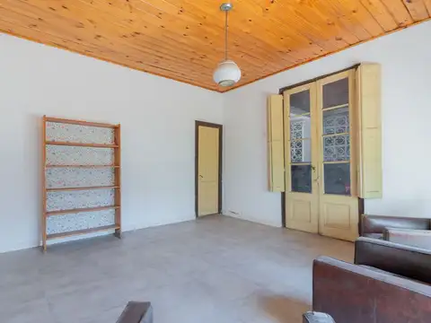 CASA 3 AMB + DEPTO 2 AMB CON GRAN JARDIN EN LANUS