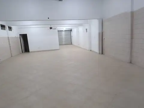 Local en Alquiler en Villa Luzuriaga, USD 1.300