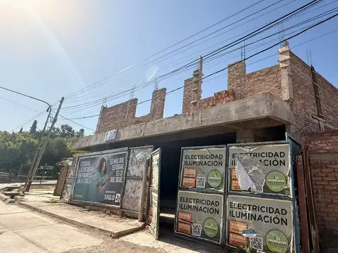 Se vende Salon Comerdila y dos departamentos