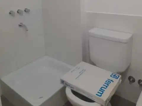 CÉNTRICO Y ESPACIOSO MONOAMBIENTE AL FRENTE! 8°B