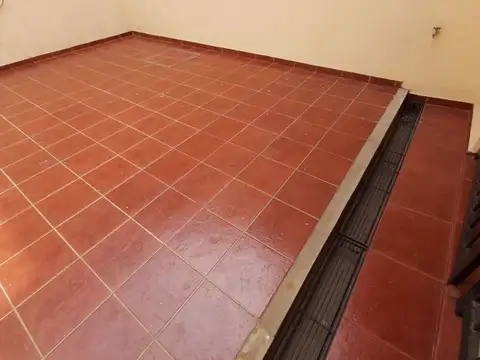 ALQUILER MONOAMBIENTE GRANDE CON PATIO