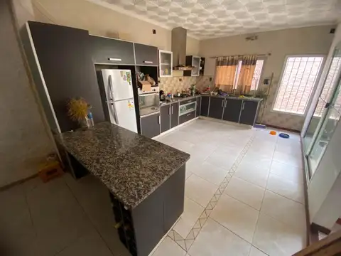 CASA EN VENTA EN TIRO SUIZO COCHERA PATIO Y PISCINA