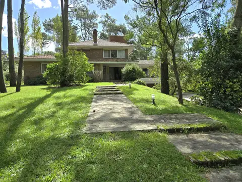 Casa en Venta en Carilo - a 150 m del Mar