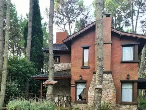 Encantadora casa a la venta en Costa del Este.