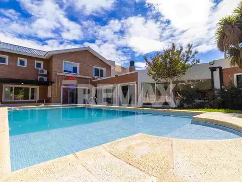 ALQUILER CASA CON PILETA EN JARDINES DEL REY