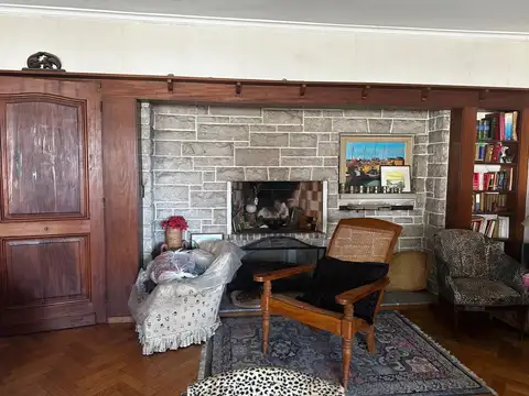 VENTA SUPER UBICACION  4 AMBIENTES MAS DEPENDENCIA  COCHERA