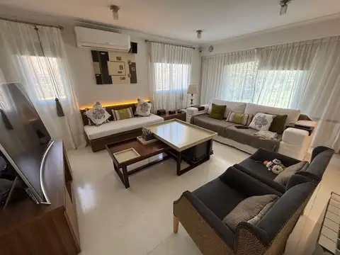 Casa 6 ambientes con 2 baños