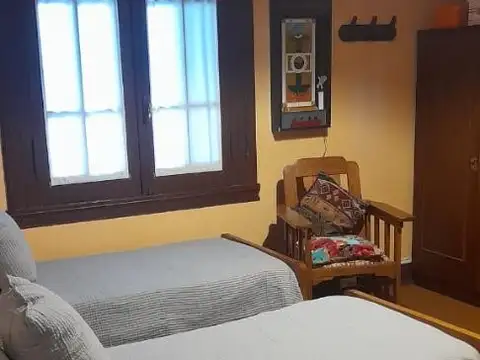 Casa 4 ambientes 2° piso con 3 dormitorios y patio