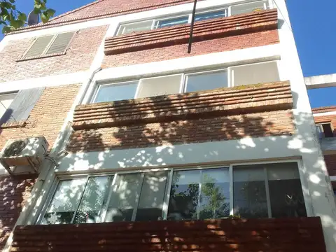 3 amb con balcón y jardín por escalera. Oportunida