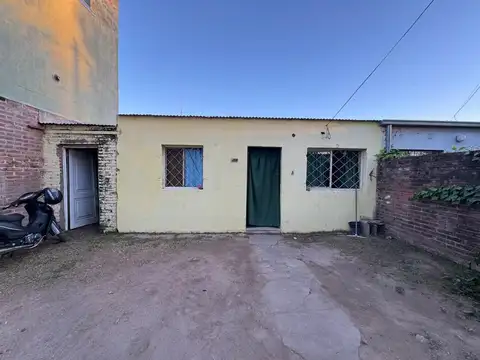SE VENDE CASA 2 DORMITORIOS EN RECREO