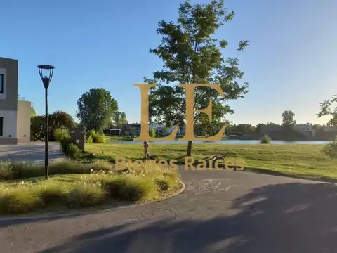 Terreno en Venta de 844,0 m2