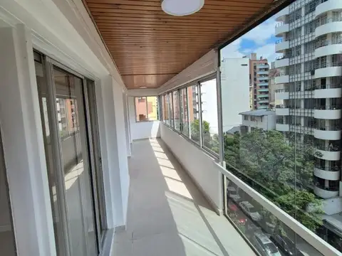 PISO TOTALMENTE  RENOVADO GRAN BALCÓN NUEVA CÓRDOBA 
