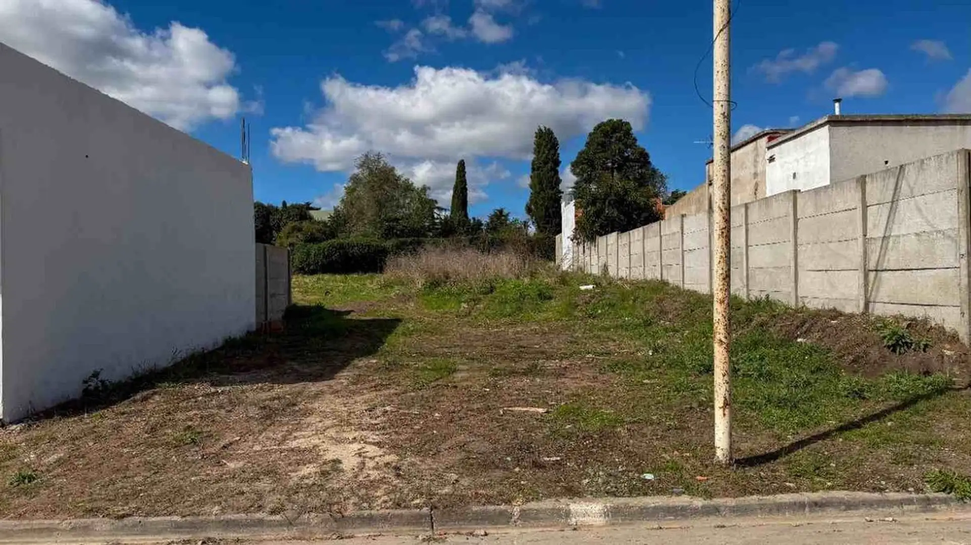 Lote amplio en El Tropezón, 499m² con servicios