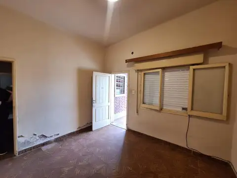 Casa 7 ambientes con 1 baño