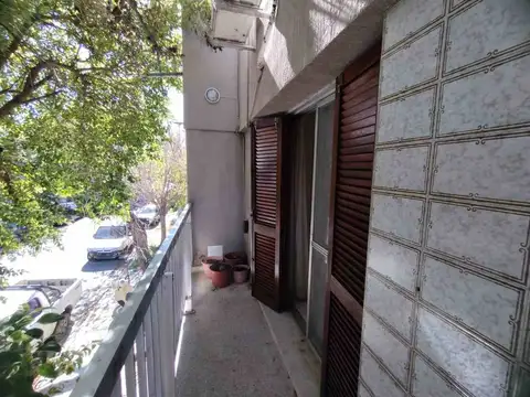 ALQUILA IMPECABLE PLANTA ALTA 4 DORM. - B° SUR