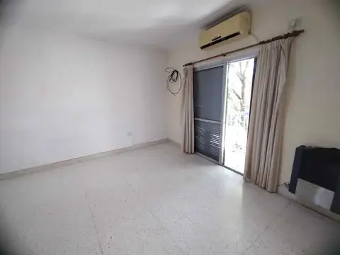 Casa 6 ambientes con 1 baño