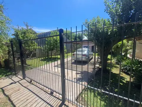 venta casa 3 ambientes con jardín en Santa Clara
