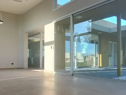 Casa en Alquiler al Sur