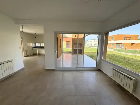 Casa en Venta en Pilar del Este - Casas del Este, USD 117.000