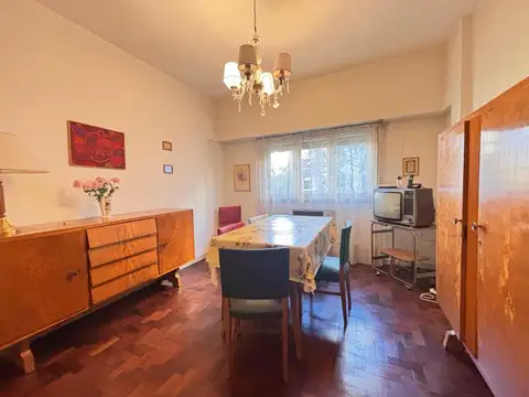 Departamento de 3 ambientes mas dependencia en Plaza Mitre