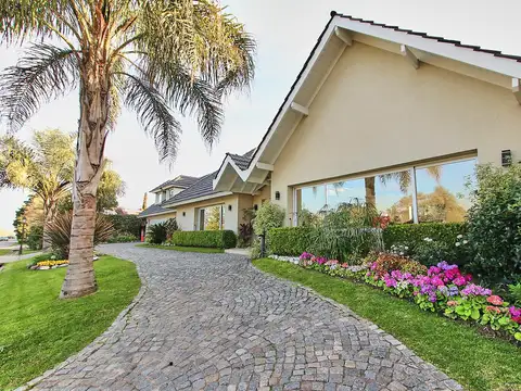 Casa 6 ambientes con 6 baños