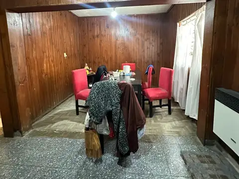 Depto Tipo Casa 5 ambientes con 2 baños