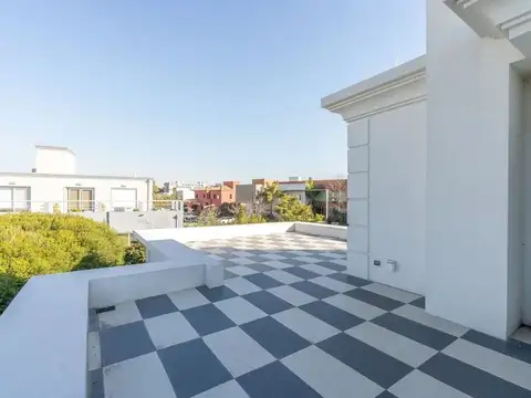 Casa 6 ambientes con 4 baños