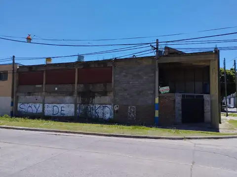 GALPÓN EN VENTA - PROVINCIAS UNIDAS Y VÉLEZ SÁRFIELD