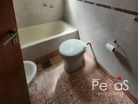 Casa 4 ambientes con 2 baños