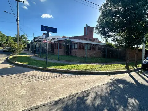 VENDO CASA SAN SALVADOR CON PILETA TODA EN PLANTA BAJA
