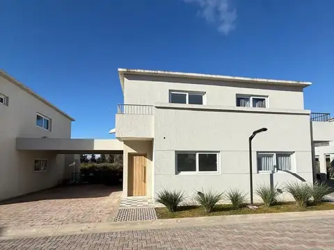 VENTA CASA tipo dúplex en CHIC VILLAGE PILAR