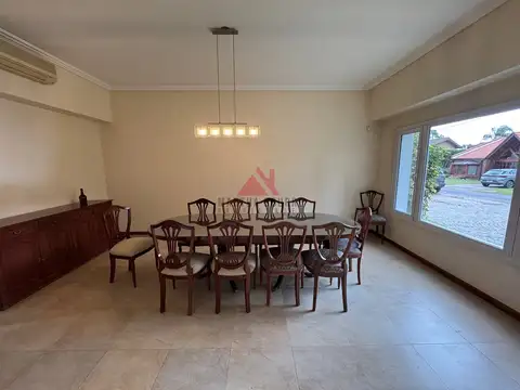 Casa 6 ambientes con 5 baños