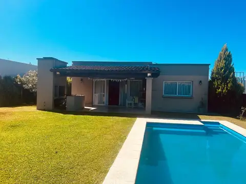 Casa con pileta en venta Pilar del Este San Eduardo
