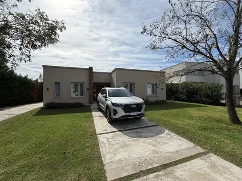 Casa moderna en una planta con pileta