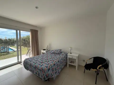 Casa moderna en una planta con pileta