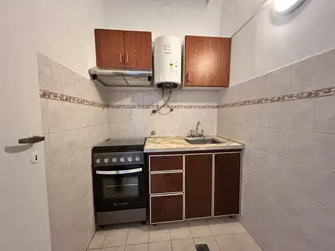 Mercedes 4400, Piso 3