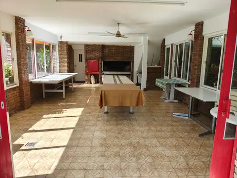 Casa 5 ambientes con 3 baños