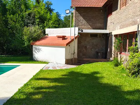 Casa 5 ambientes con 3 baños