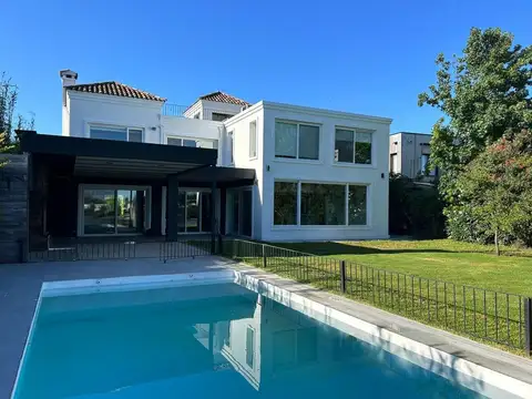 Casa 7 ambientes con 7 baños