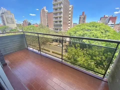 Av. Pellegrini al 1700