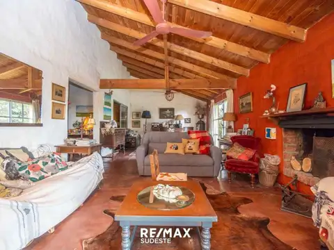 Casa en Venta con 2 cocheras